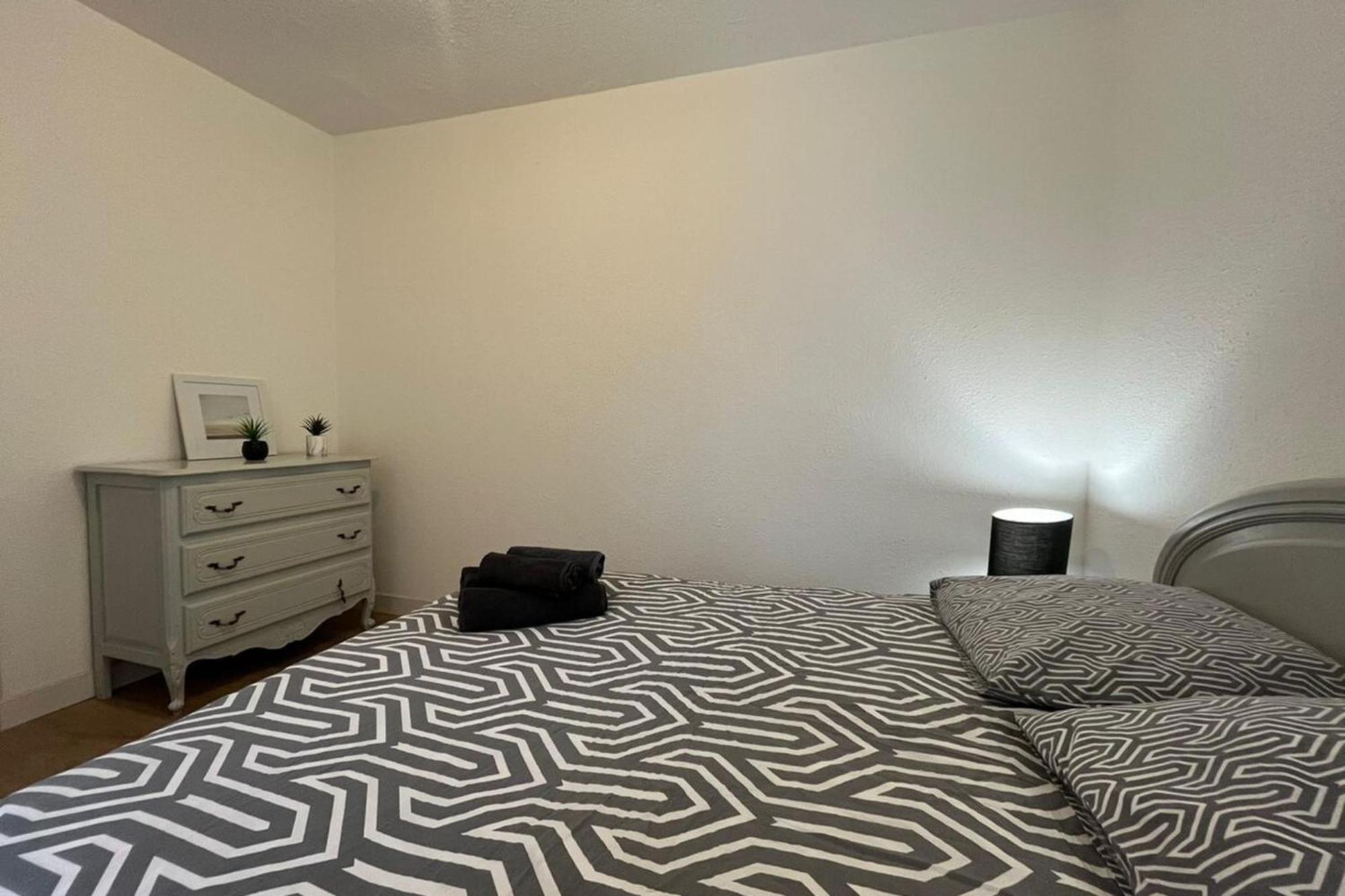 Le Cocon - Wifi - Cour Privative - Proche Halles Apartment *